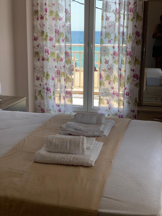 فيلا "Breeze" Front To The Sea - Hakidiki فلوغيتا المظهر الخارجي الصورة