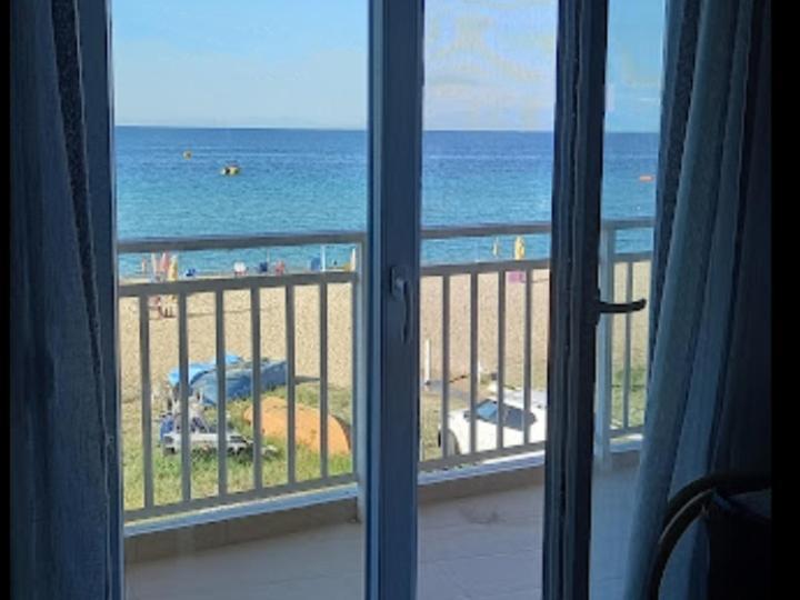 فيلا "Breeze" Front To The Sea - Hakidiki فلوغيتا المظهر الخارجي الصورة